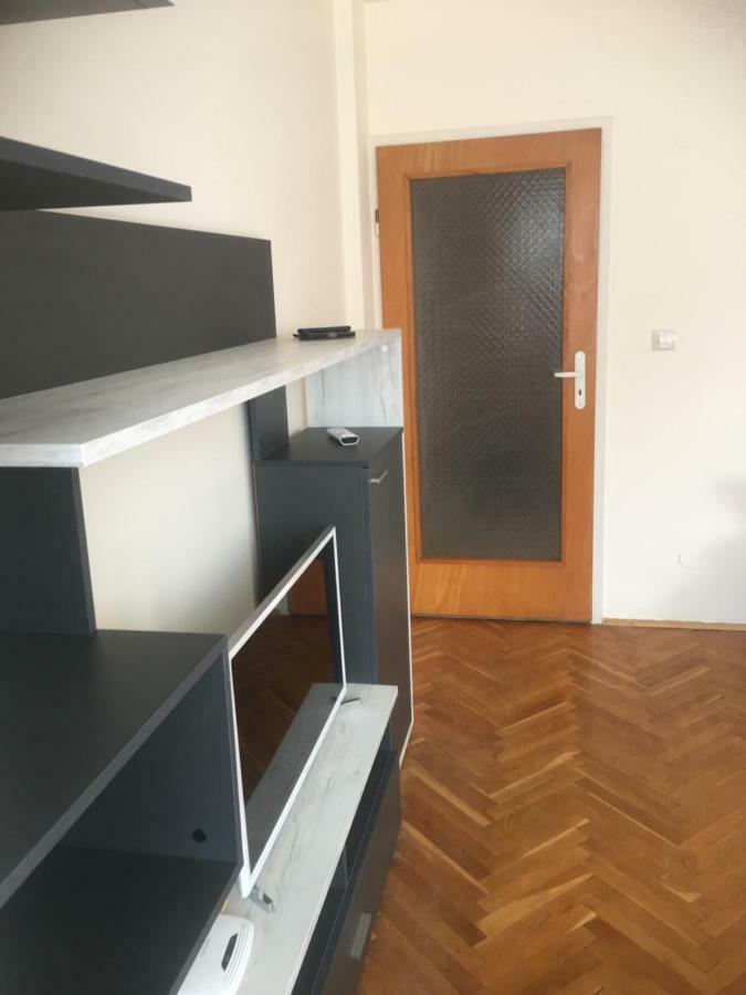 Stylish Spacious Flat Apartemen Sofia