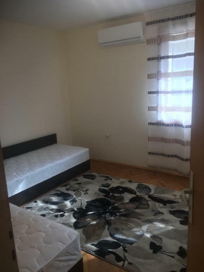 Apartemen Stylish Spacious Flat