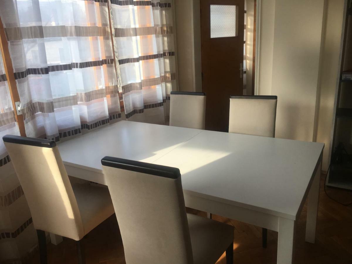 Apartemen Stylish Spacious Flat